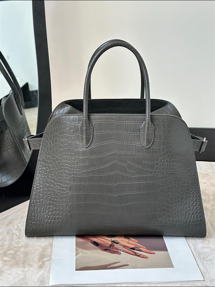 2026 827213632384